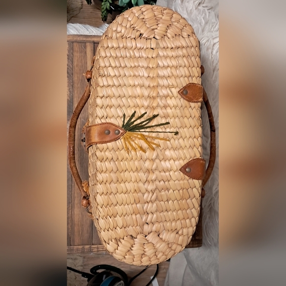 Handwoven Picnic Basket - Picture 3 of 8